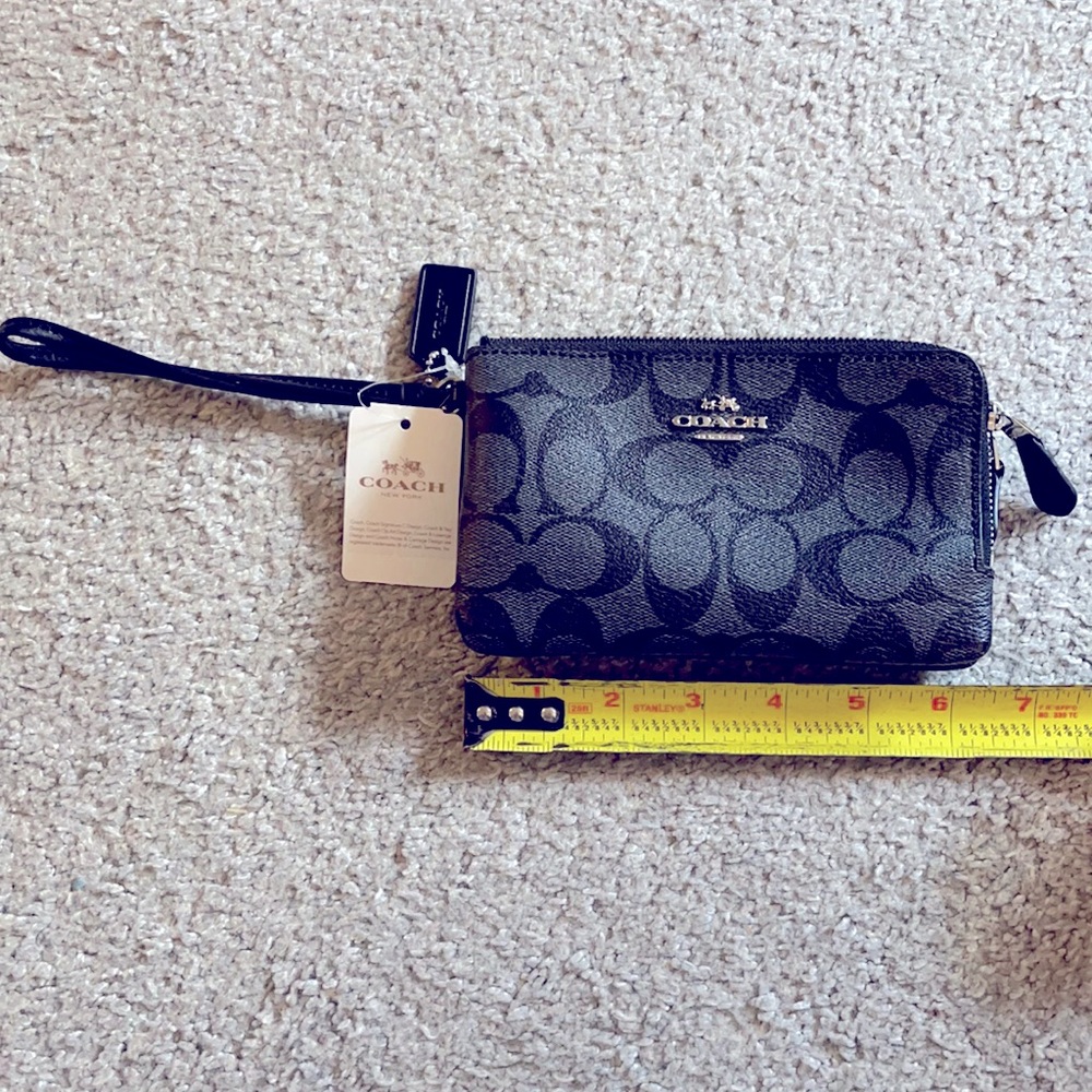 Coach perfect fit clutch wallet